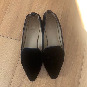 Black Velvet Flat